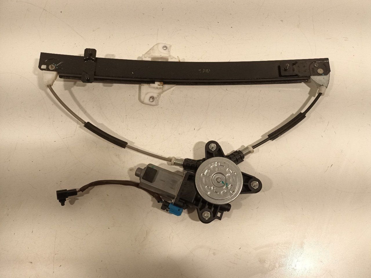 Raammechaniek elektrisch links voor Chevrolet Spark, Onderdelen@venauto.nl, Van der Ven Autorecycling B.V., Ettenseweg 76, 4706 PB Roosendaal, The Netherlands