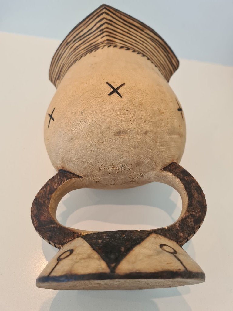Afrikaanse beker handgesneden licht hout., Antiek en Kunst, Ophalen