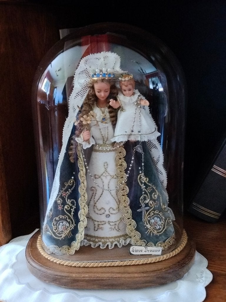Wassen Mariabeeld onder glazen stolp Klarissenklooster 1955, Ophalen, Handgemaakt