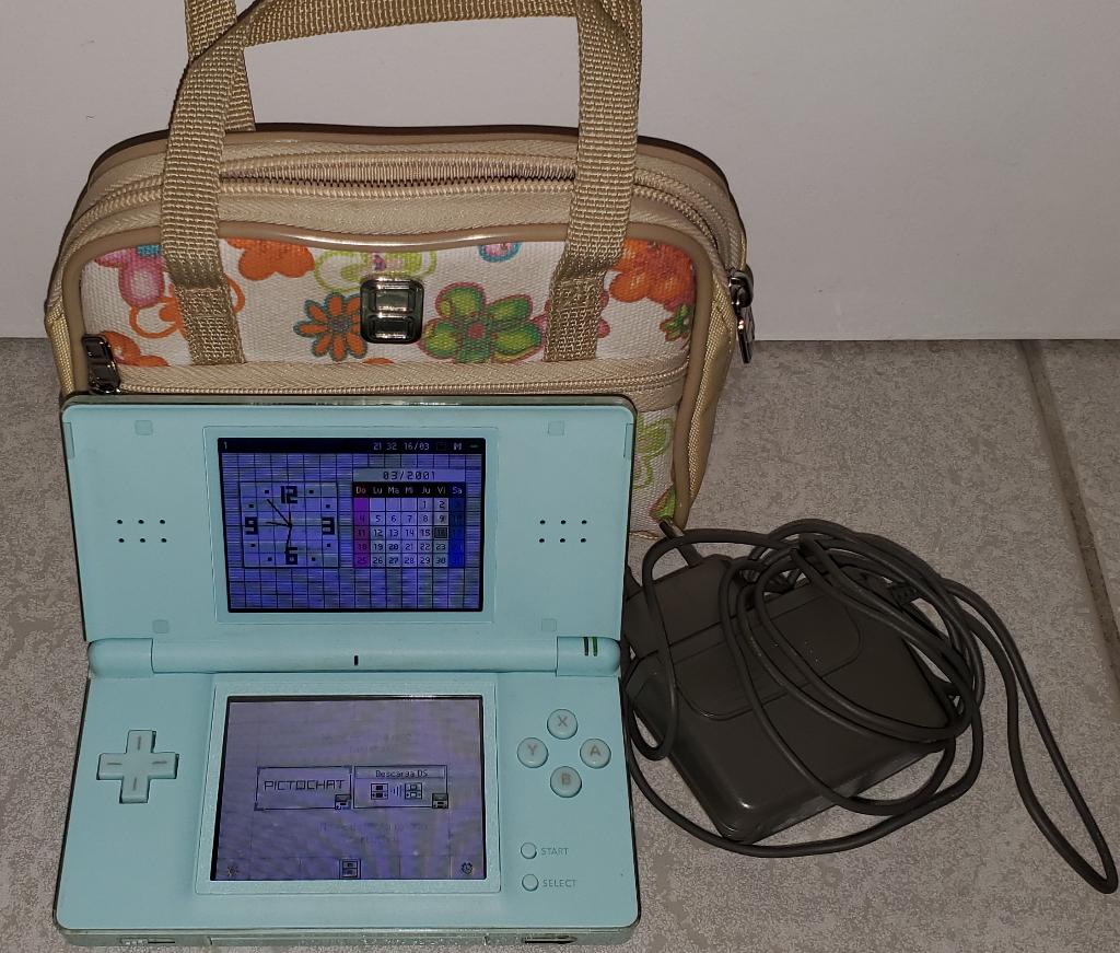 Nintendo DS Lite met oplader en opbergtasje.!, Gebruikt, Overige kleuren, Ophalen of Verzenden, Met beschermhoes of tas