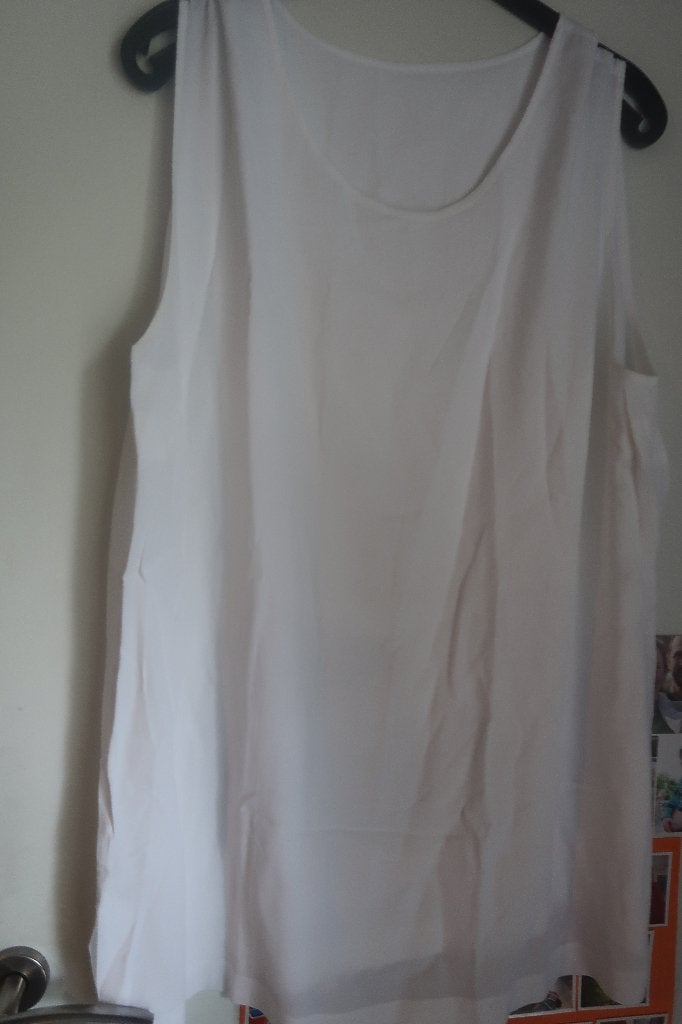 topje maat 54 wit viscose -zwart maat 54, Kleding | Dames, Topjes, Overige kleuren, Maat 46/48 (XL) of groter, Chalou, Ophalen of Verzenden