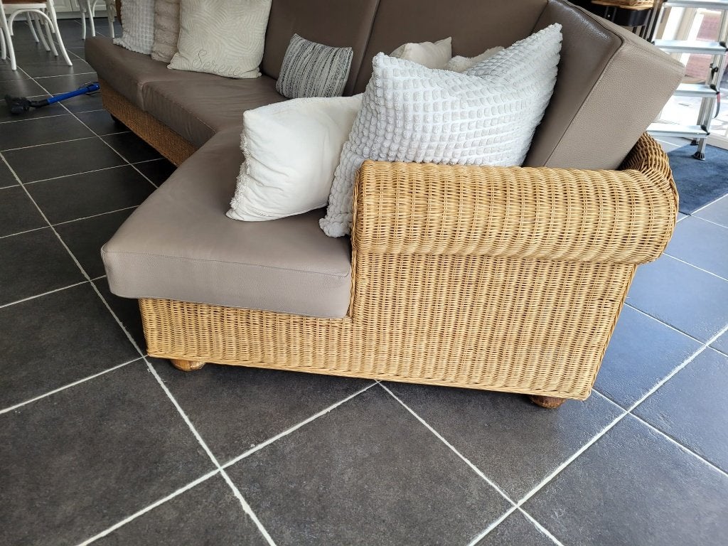 Rieten salon met lederen kussens: vraagprijs 250 euro, Enlèvement, Utilisé, Bois