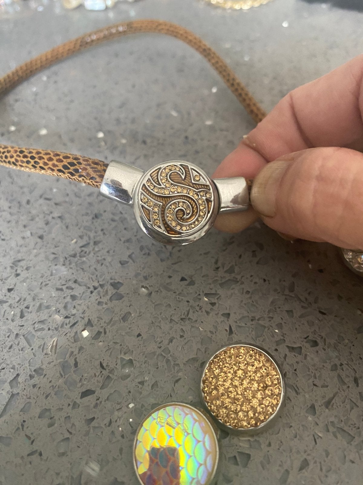 Ras de cou bijoux interchangeables au nombre de 8, Handtassen en Accessoires, Bedels, Ophalen, Zo goed als nieuw