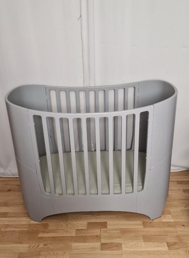 LEANDER Lit bébé (Évolutif), Enfants & Bébés, Chambre d'enfant | Lits, Enlèvement ou Envoi, Comme neuf, Matelas