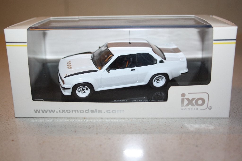 1:43 IXO Opel Ascona 400 1981 rally specs wit. nieuw., Hobby en Vrije tijd, Modelauto's | 1:43, Ophalen of Verzenden, Nieuw, Auto