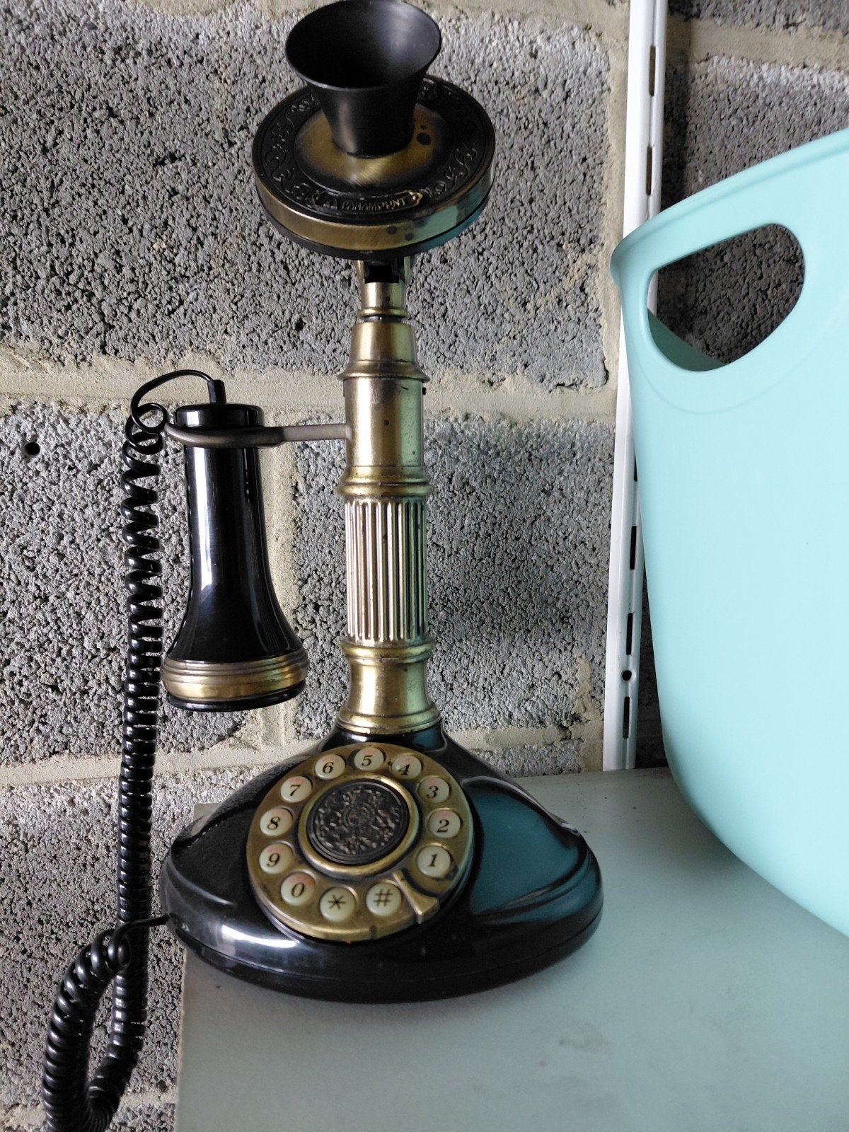 Reproductie van een oude telefoon., Ophalen of Verzenden, Nieuw, Bakeliet