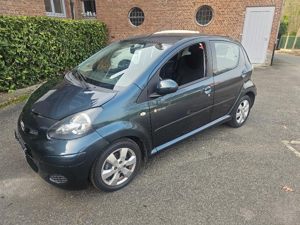 TOYOTA AIGO 2012, Voorwielaandrijving, Euro 5, Stof, Bedrijf