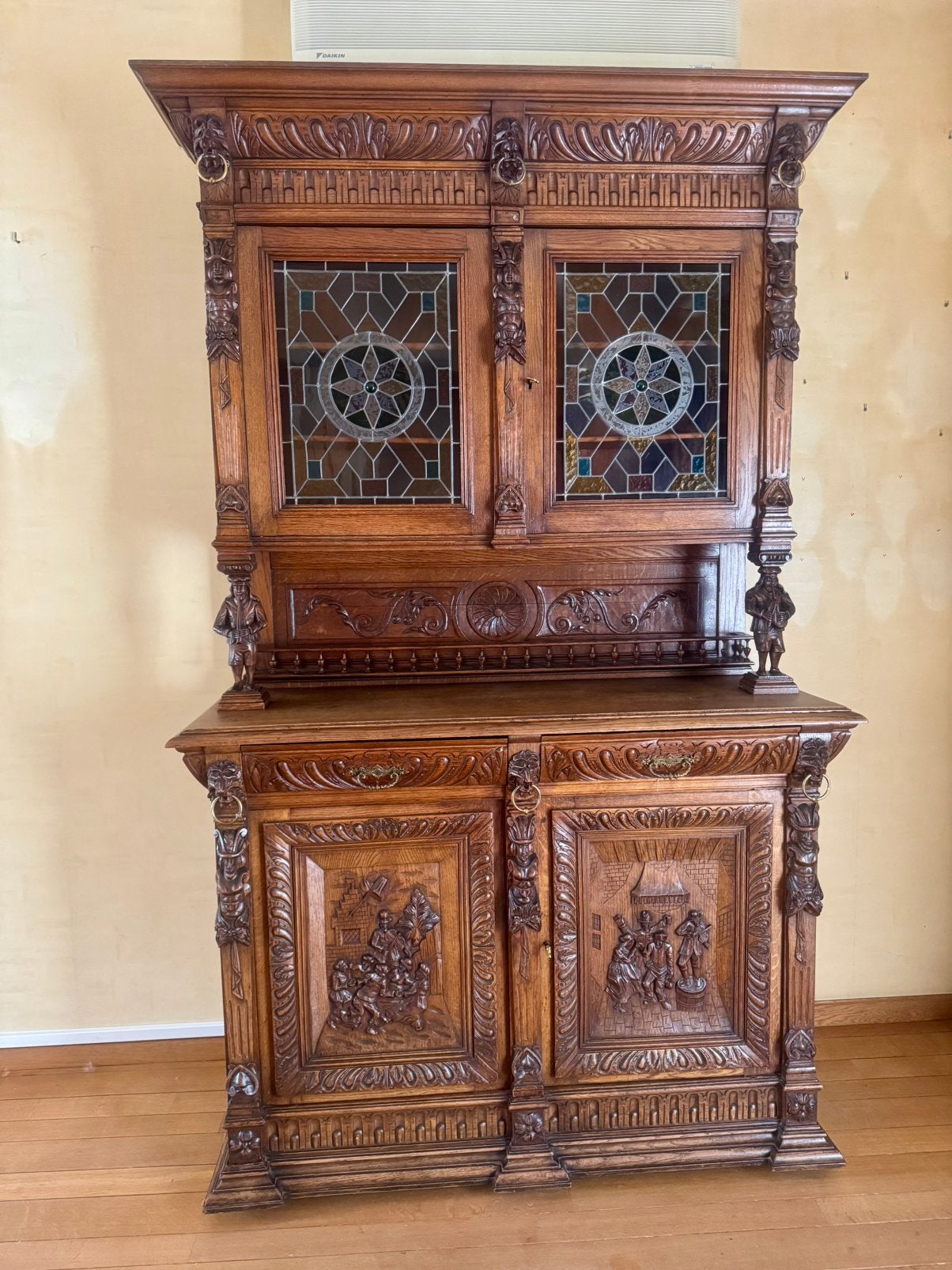Prachtige Antieke Mechelse Buffetkast met Glas-in-Lood, Antiek en Kunst, Ophalen