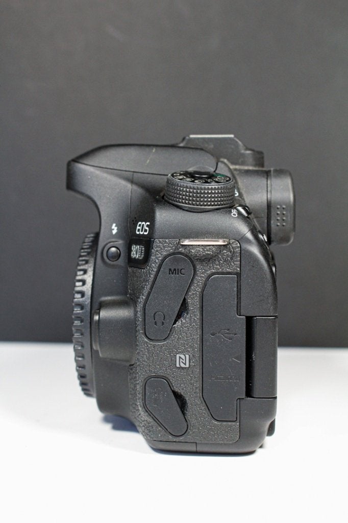 canon 80D seulement 2300 cliks comme neuf, Canon, Comme neuf, Enlèvement, Reflex miroir