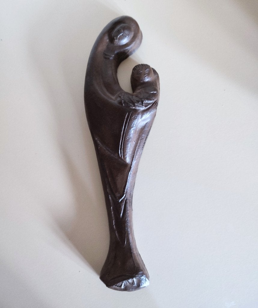 Wandkeramiek Moeder met Kind, gesigneerd met monogram HV, Antiek en Kunst, Ophalen of Verzenden