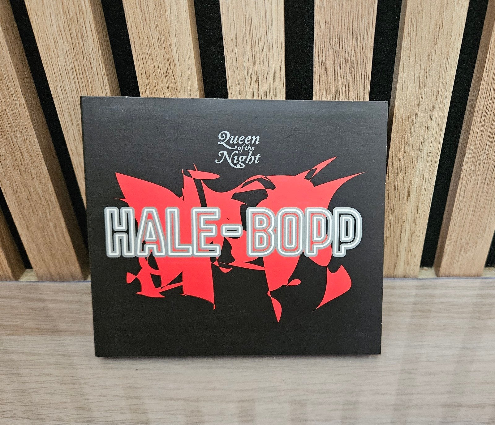 CD Hale-Bopp - Queen of the night - 2003, CD & DVD, CD | Rock, Enlèvement ou Envoi, Comme neuf, Album