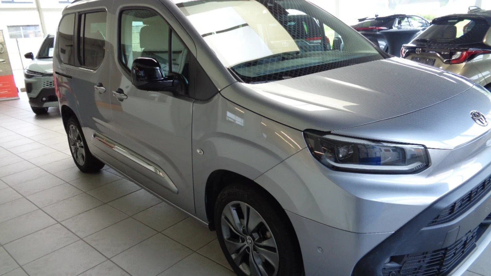 Toyota ProAce CITY VERSO TRACK (automatique), Autos, Argent ou Gris, Achat, 5 portes, 96 kW