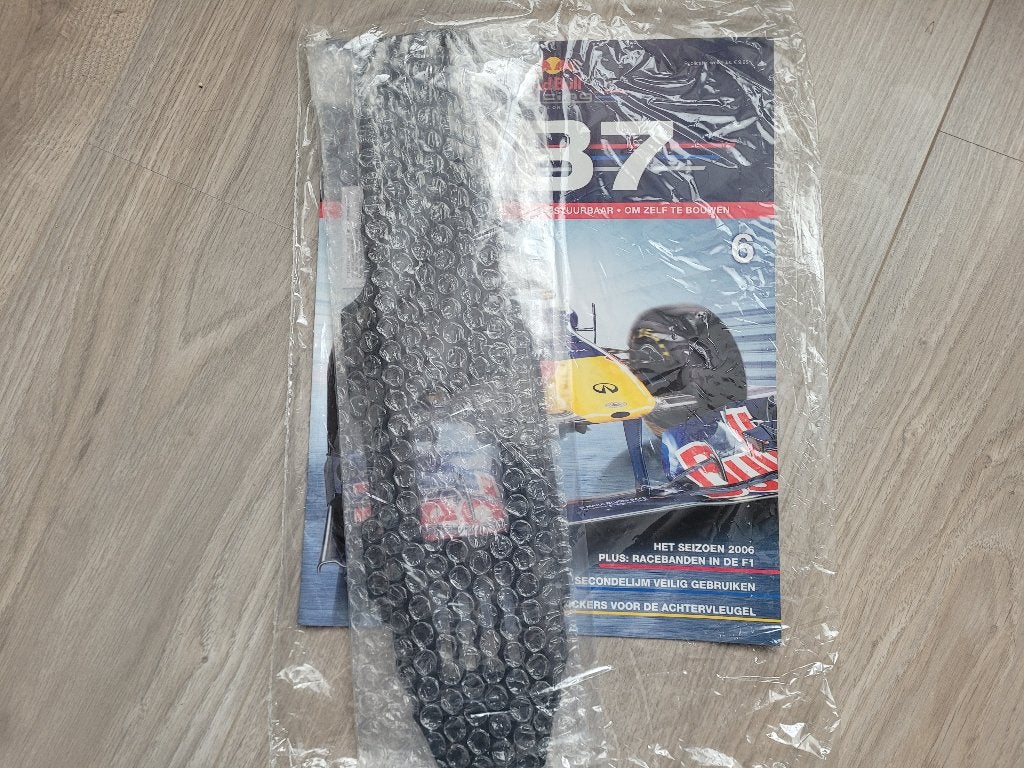 Châssis DeAgostini Red Bull Racing RB7 édition 6, Enlèvement ou Envoi, Neuf