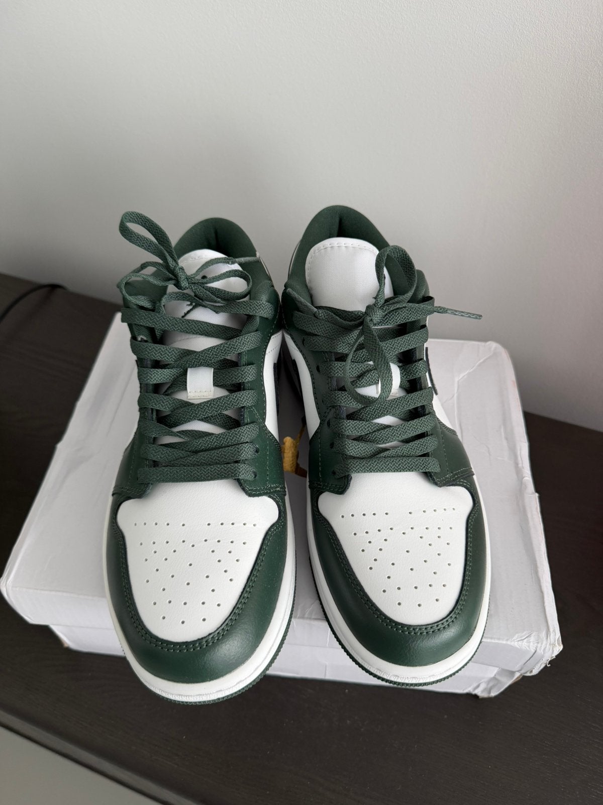 Nike Air Jordan Low 1 maat 42,5, Ophalen, Zo goed als nieuw, Wit