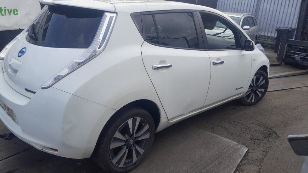 PORTE DROITE ARRIÈRE Nissan Leaf (ZE0) (01-2010/12-2017), Germany@nissan-services.eu, Porte, Arrière, Kronenweg 38
50389  Wesseling, DE