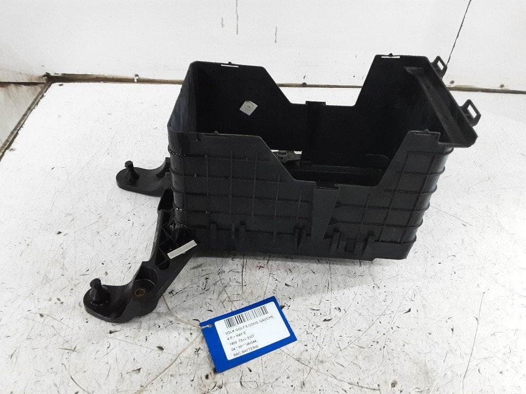 BAC A BATTERIE Volkswagen Golf V (1K1) (1K0915333C), Autos : Pièces & Accessoires, Volkswagen, Mevr. I. Hauben, Utilisé, Rue de l'Espoir 34 34
4030  GRIVEGNÉE, BE