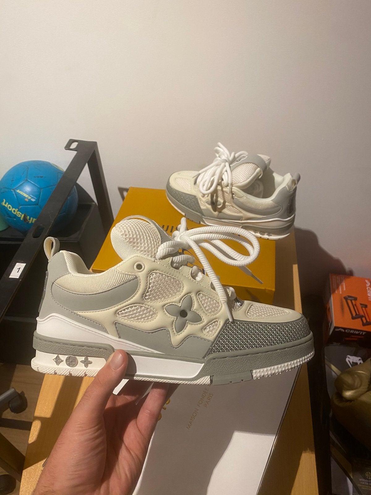 Lv skates maat 42 grijs, Kleding | Heren, Schoenen, Wit, Nieuw, Ophalen of Verzenden, Sneakers