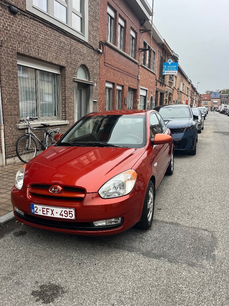 Hyundai 1.4 benzine, Autos, Rouge, Boîte manuelle, Noir, 5 places