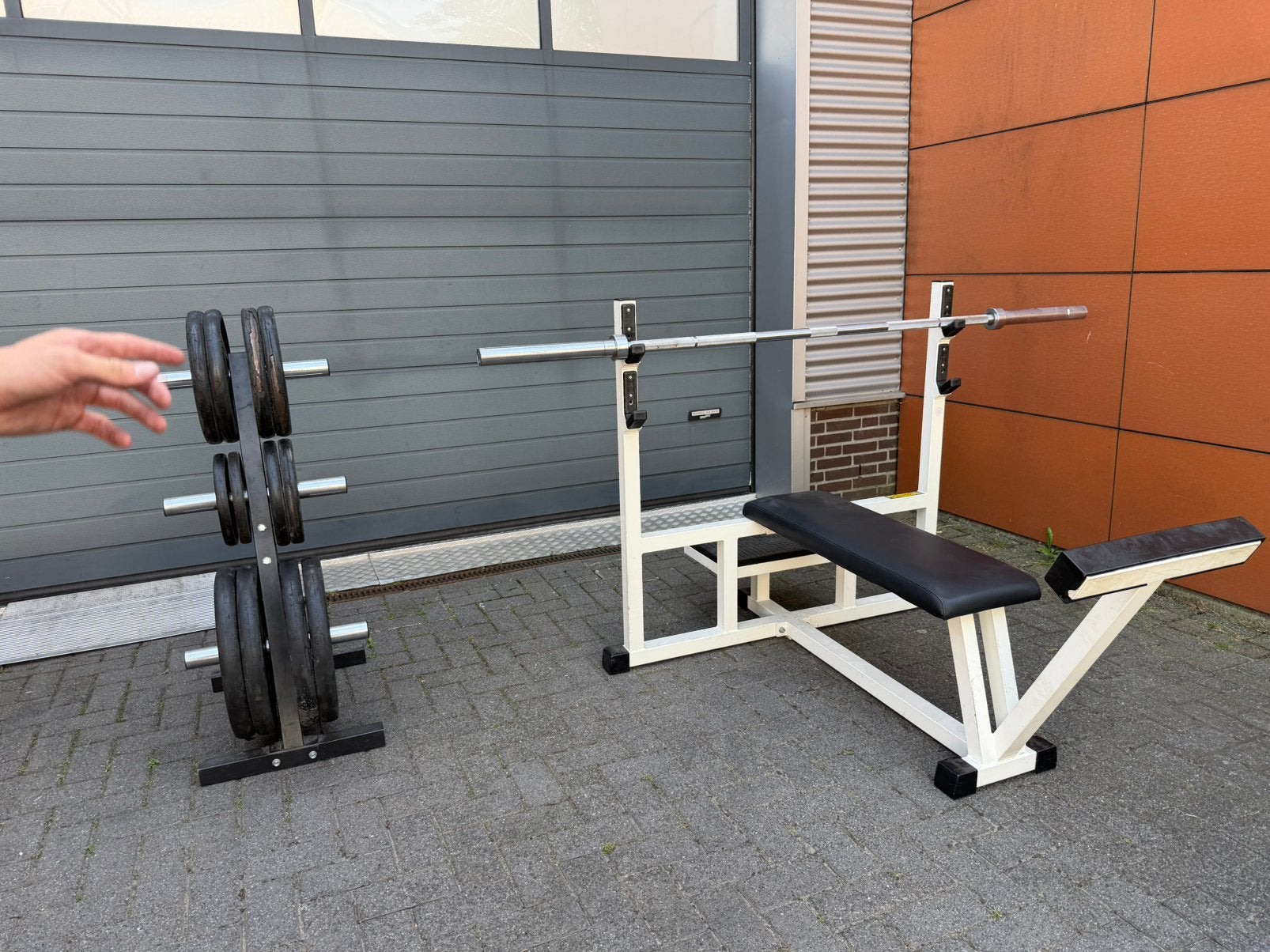Technogym Vlakke Bench Press , 125kg Gewichten, Barbell, Sport en Fitness, Ophalen, Gebruikt, Fitnessbank