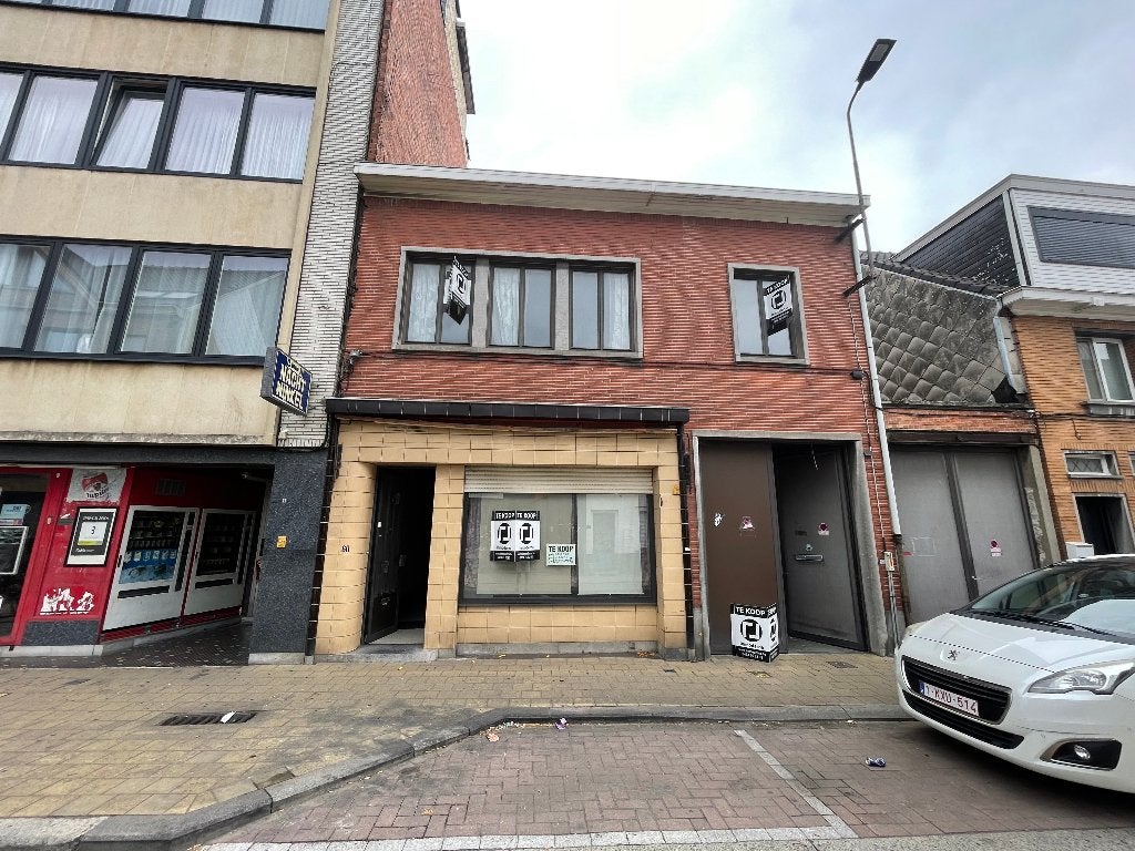 Huis + magazijn in Sint Niklaas te koop, Immo, 200 tot 500 m², Provincie Oost-Vlaanderen, Tussenwoning, Sint niklaas