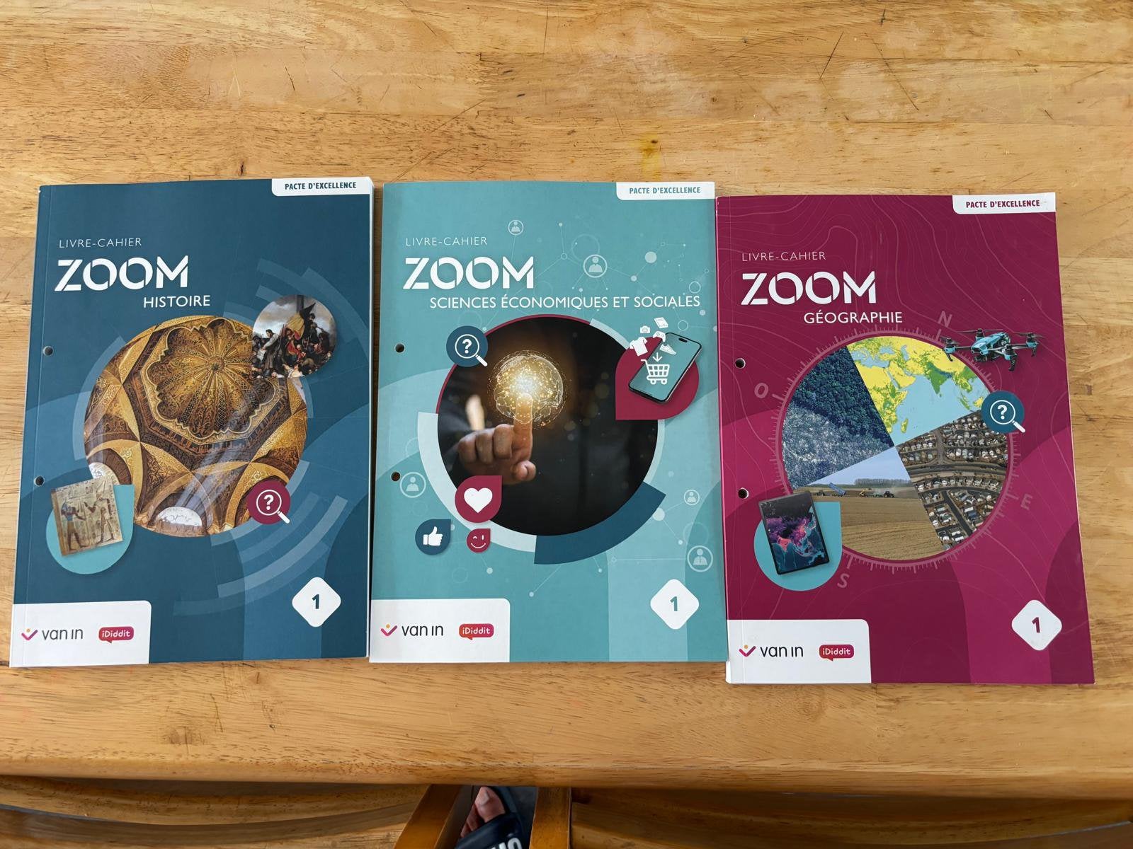 Lot de 3 livres-cahiers ZOOM–1re secondaire FWB, Boeken, Atlassen en Landkaarten, Overige typen, Nieuw, Ophalen of Verzenden, België