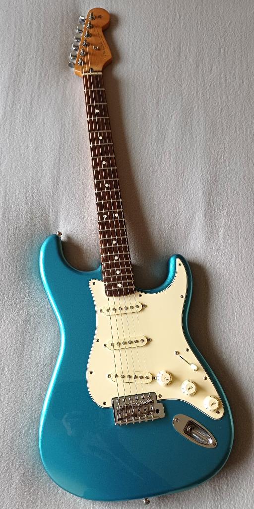 Fender Stratocaster Std Lake Placid Blue, Enlèvement, Comme neuf, Solid body, Fender