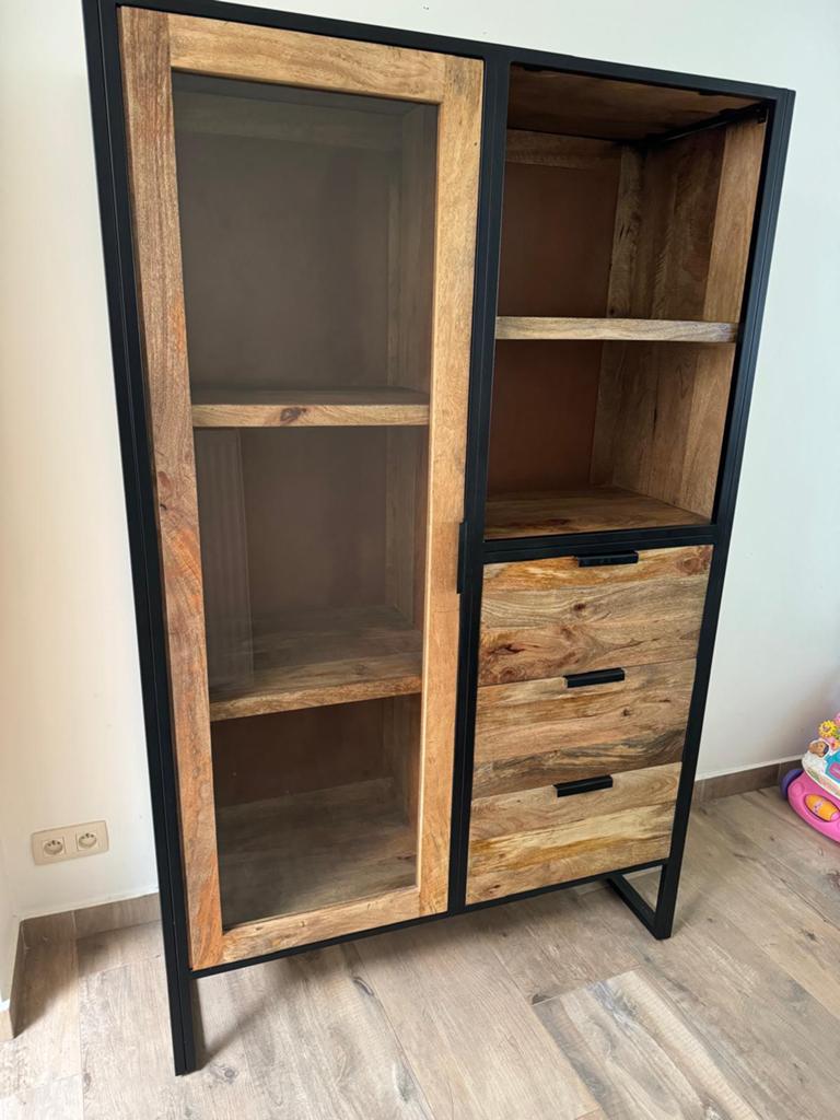 Vitrinekast van mangohout! Nieuw (prijs bespreekbaar!), Huis en Inrichting, Kasten | Vitrinekasten, Ophalen, Zo goed als nieuw