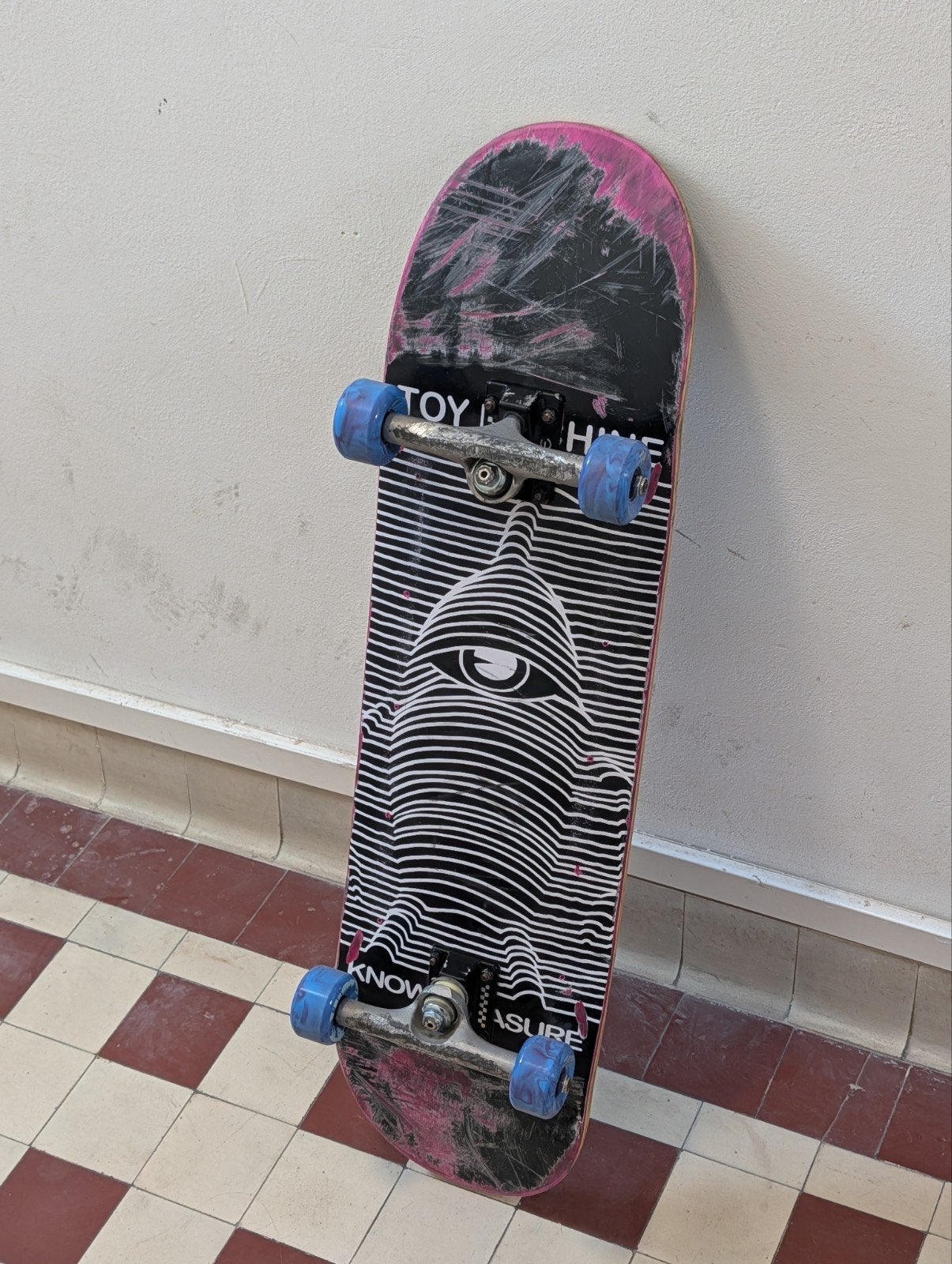 Toy Machine 8.5 skateboard met Ace trucks, Sport en Fitness, Skateboarden, Ophalen, Skateboard