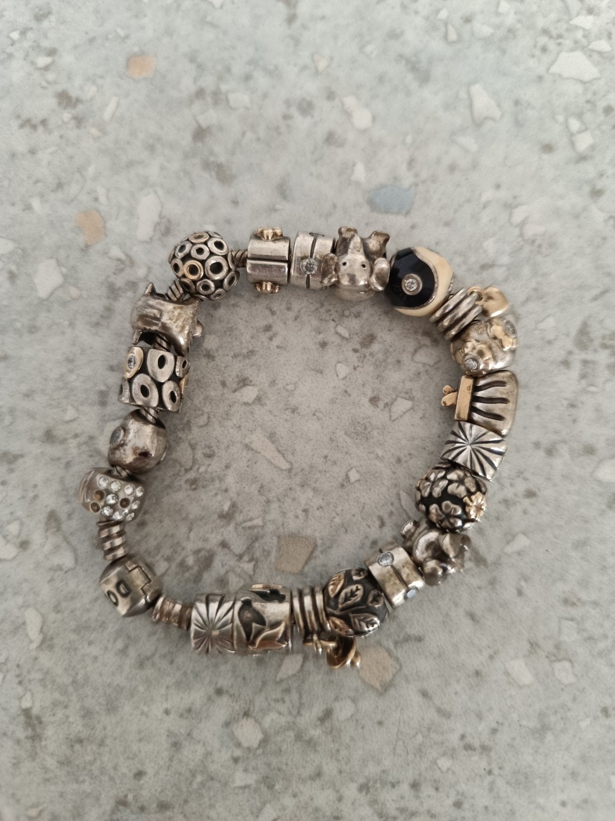 Pandora armband met beteltjes goud-zilver, Handtassen en Accessoires, Armbanden, Ophalen of Verzenden, Zilver, Zilver