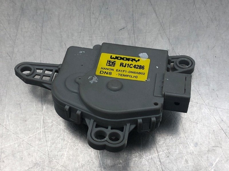 ACTIONNEUR MOTEUR VOLET CHAUFFAGE Kia Sportage (NQ5E), Kia, Dhr. M. Roggen, Stadsweg 37 37
9917 PV  WIRDUM GR., NL, Utilisé