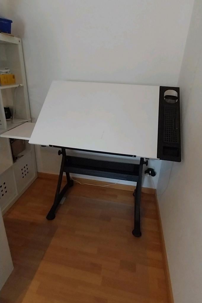 Studio Design tekentafel, Enlèvement