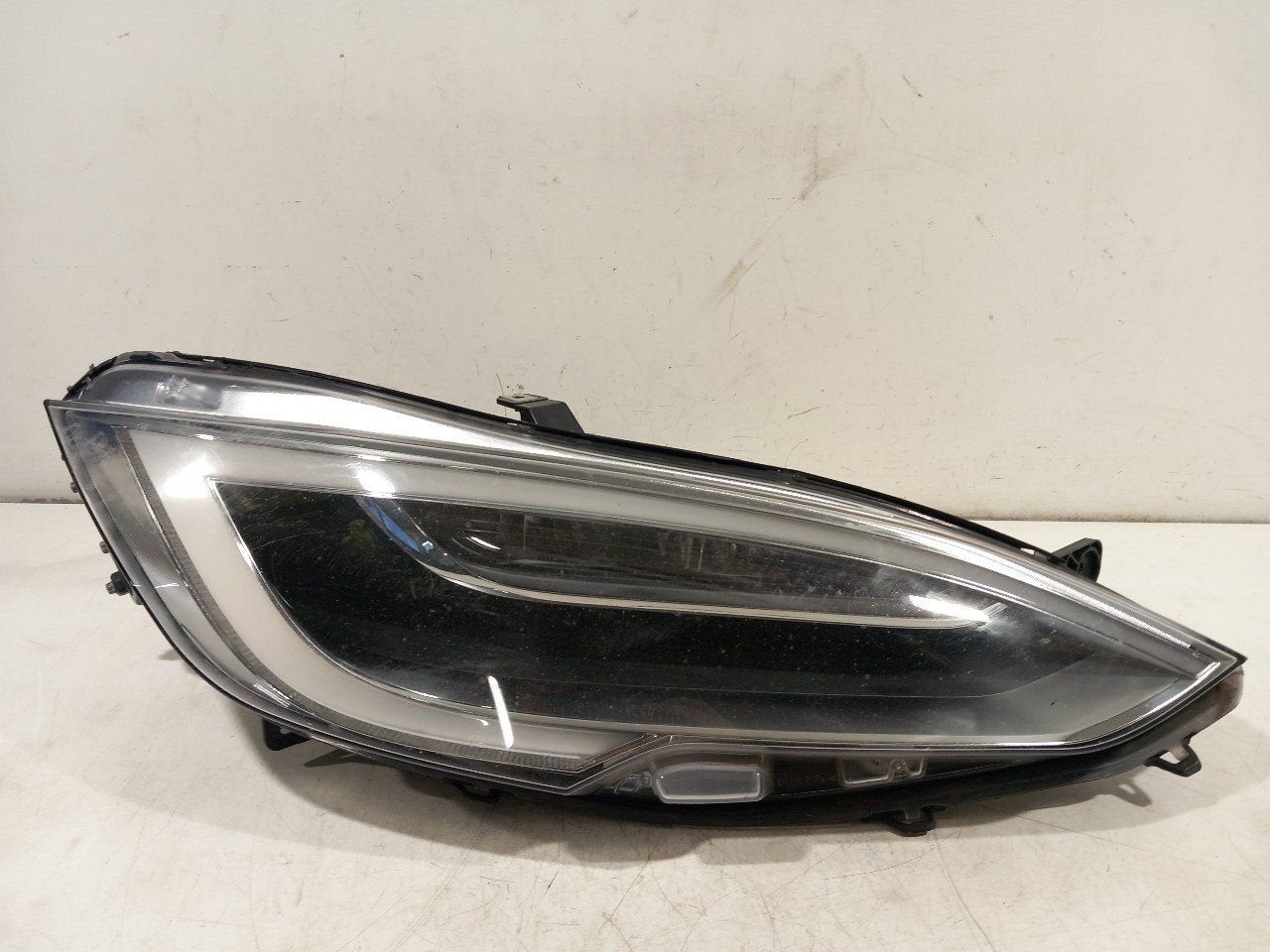Koplamp rechts Tesla Model S, Auto-onderdelen, Onderdelen@venauto.nl, Van der Ven Autorecycling B.V., Gebruikt, Ettenseweg 76, 4706 PB Roosendaal, The Netherlands