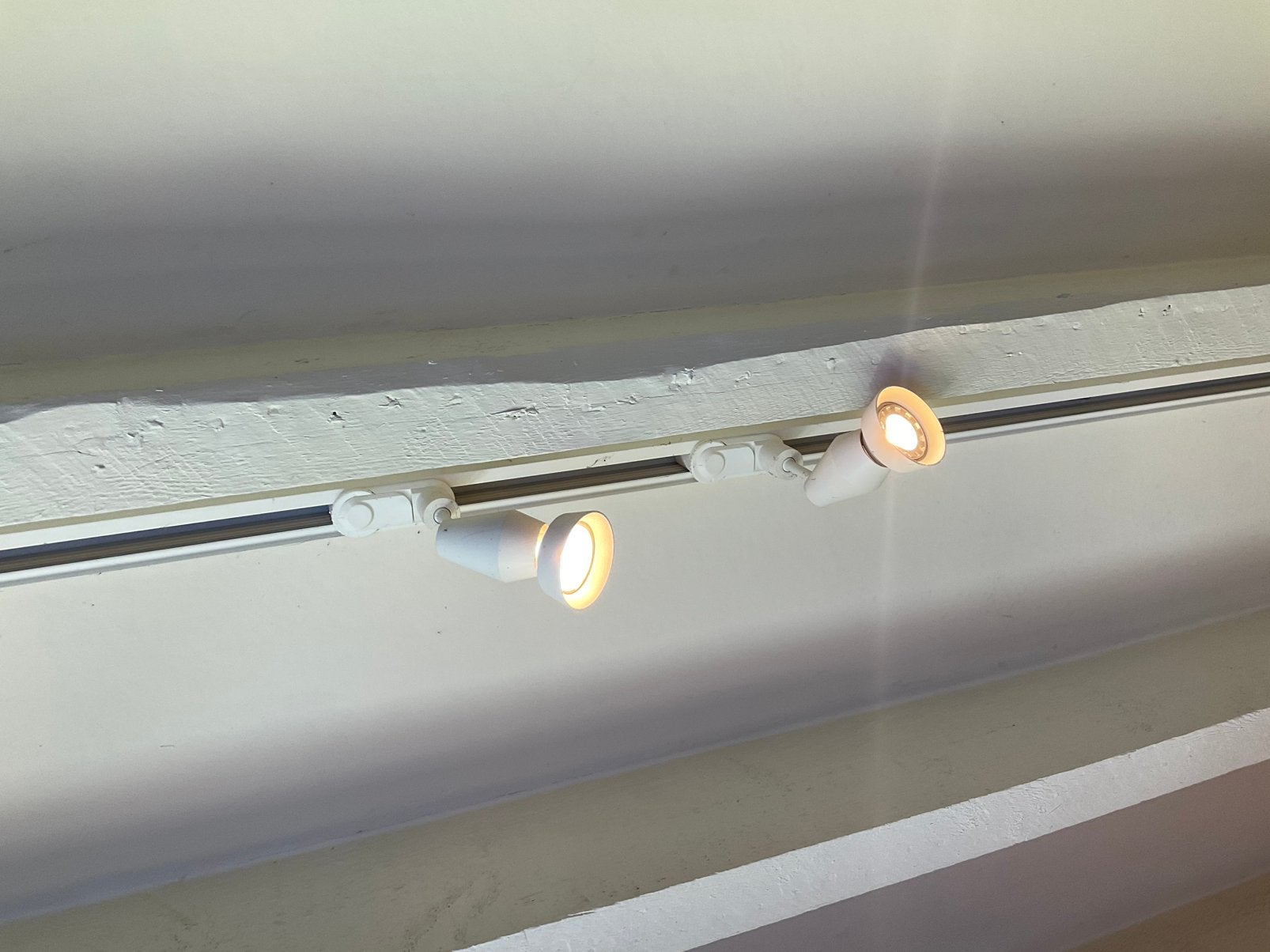 Spot moderne blanc pour système d'éclairage sur rail, Maison & Meubles, Comme neuf, Enlèvement, LED, Métal