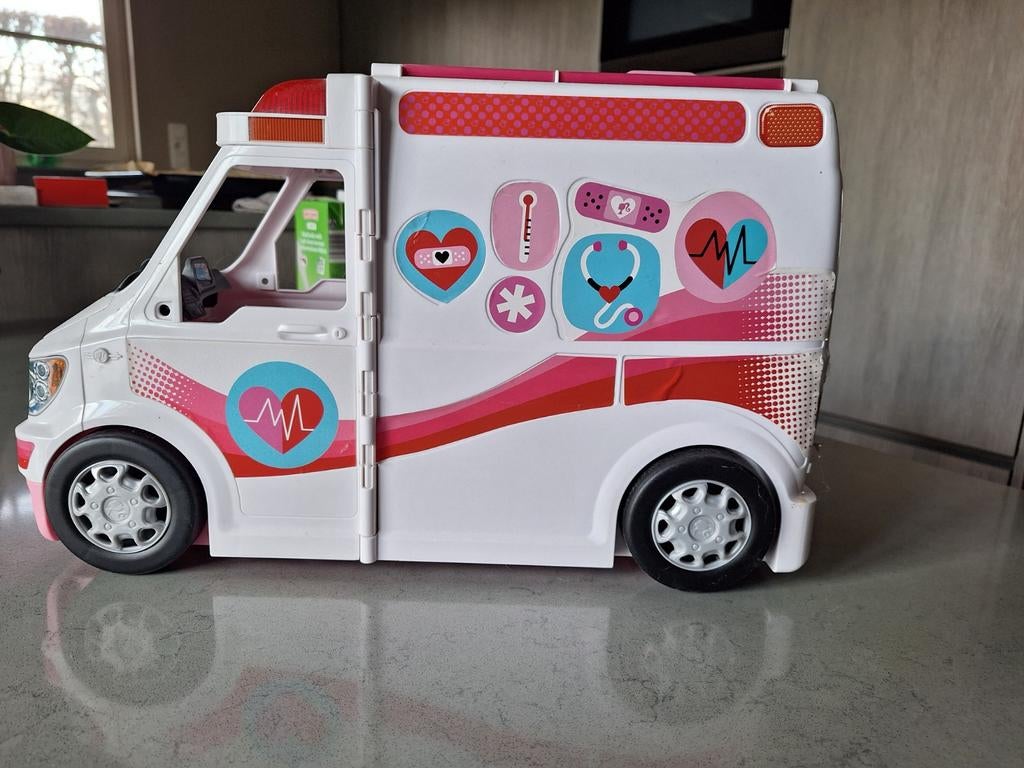 Ziekenwagen barbie met sirene, Ophalen