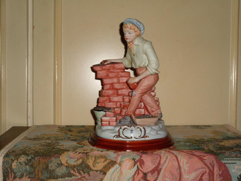 Beau bibelot Capo di Monte, Antiquités & Art, Antiquités | Porcelaine, Enlèvement ou Envoi
