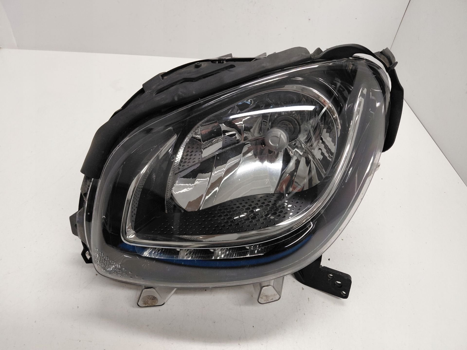 Smart For Two Koplamp Links 260603349R, Mercedes-Benz AG, Utilisé, Mercedesstrasse 120
70372  Stuttgart, DE, Dialog@mercedes-benz.com