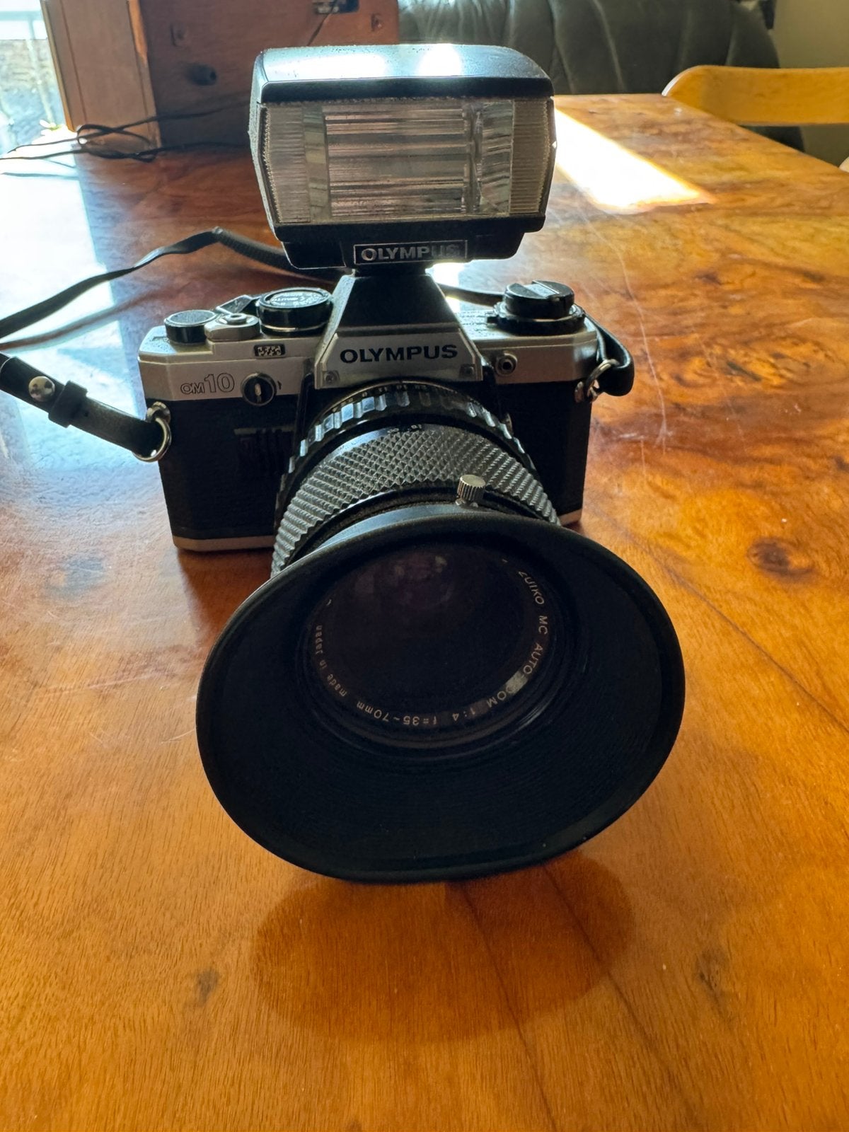 Lot photo argentique Olympus OM10 + objectifs + accessoires, Enlèvement, Comme neuf, Olympus