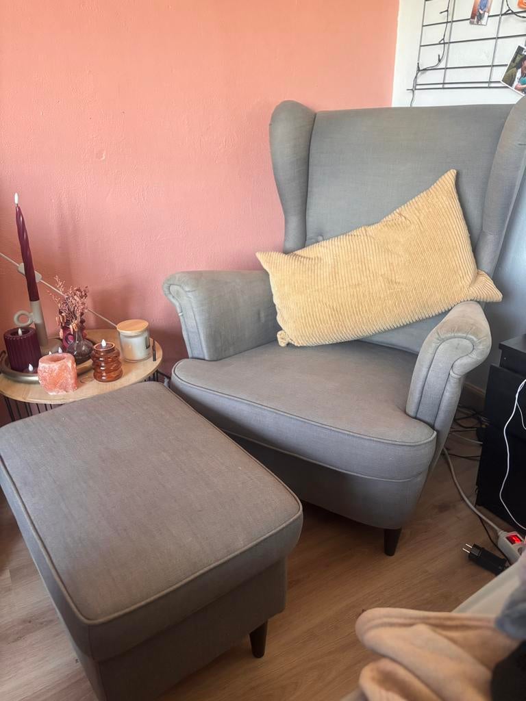 Strandmon ikea fauteuil + voetbankje, Huis en Inrichting, Ophalen, Zo goed als nieuw