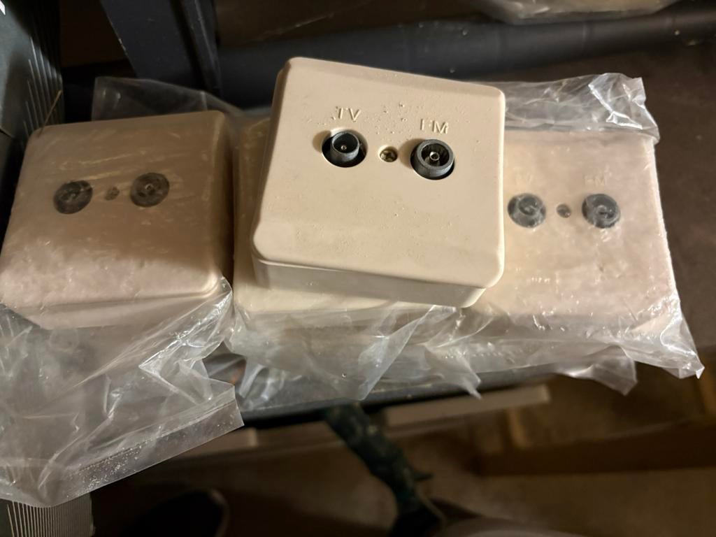 Kabel tv wand doos, Enlèvement, Comme neuf