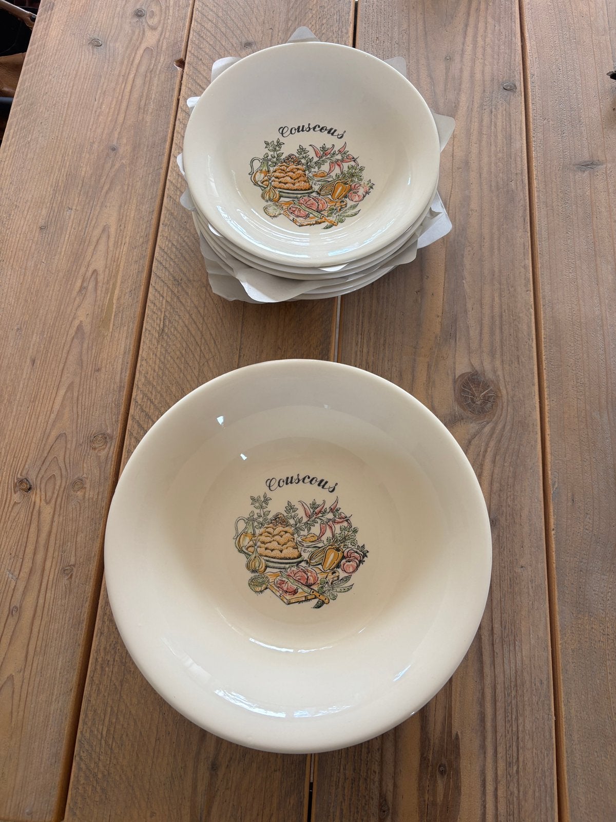 Service à coucous - plat + 6 assiettes, Maison & Meubles, Cuisine | Vaisselle, Assiettes(s), Enlèvement ou Envoi, Céramique, Utilisé