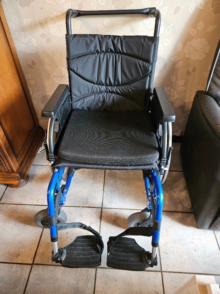 Fauteuil roulant Vermeiren V300DL, Enlèvement, Pliant, Comme neuf, Fauteuil roulant à pousser