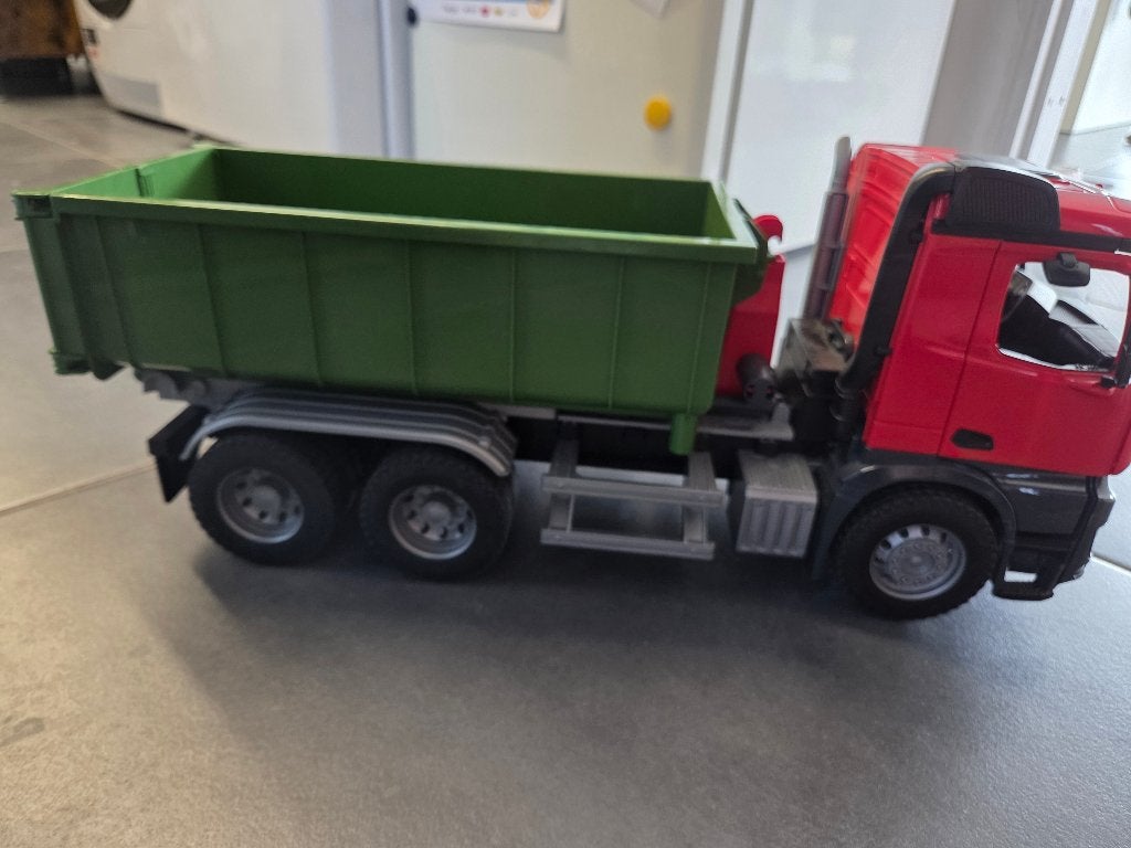 Bruder containervrachtwagen, Ophalen, Zo goed als nieuw