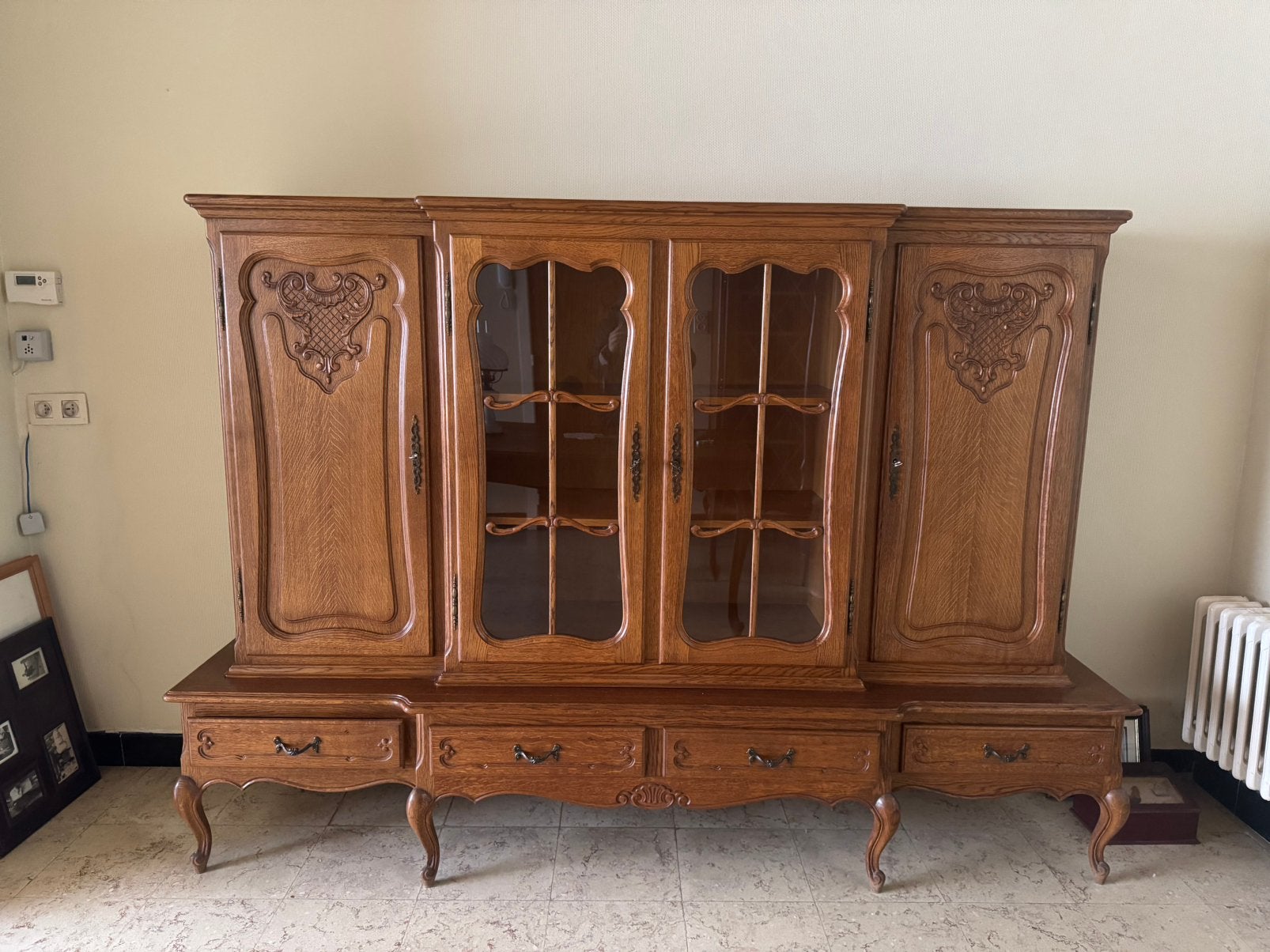 Gratis vintage vitrinekast / buffetkast, Maison & Meubles, Armoires | Dressoirs, Utilisé, Enlèvement