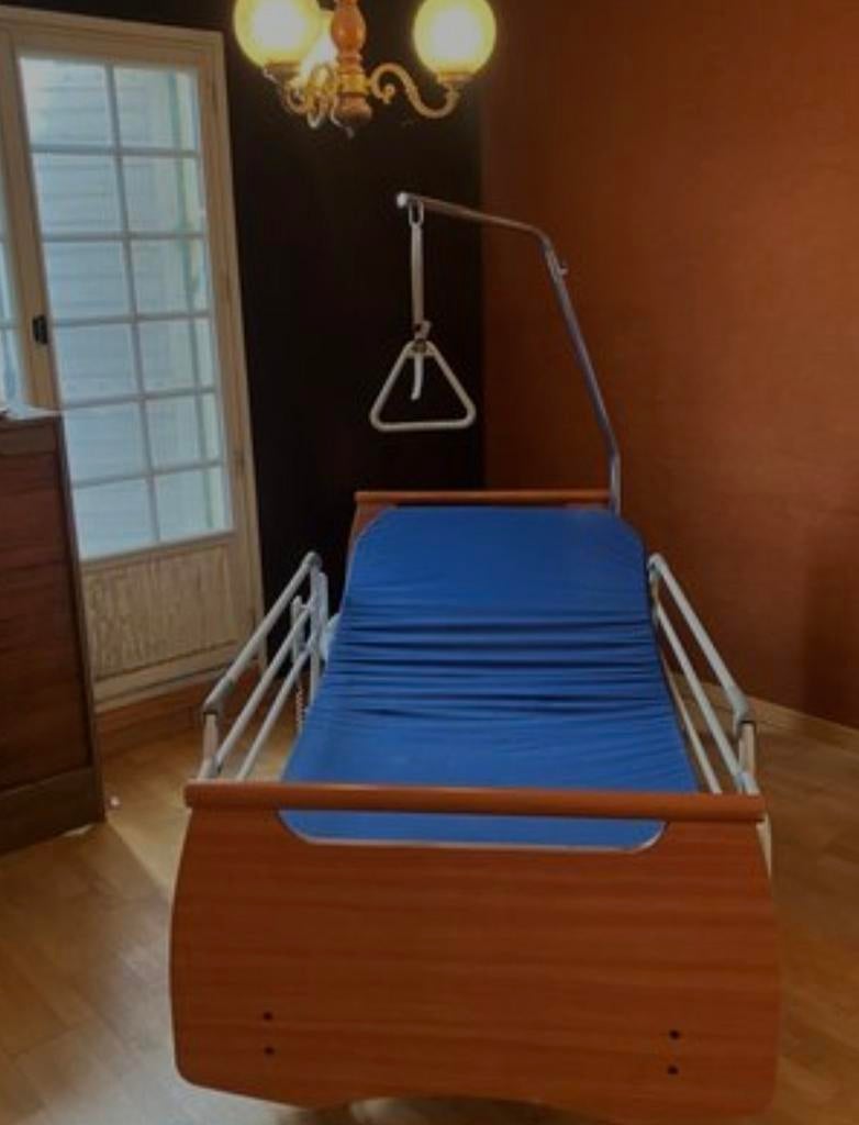 Lit medicalise electrique complet avec matelas, Enlèvement ou Envoi