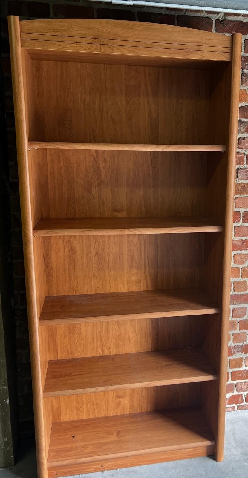 houten boekenkast, Ophalen