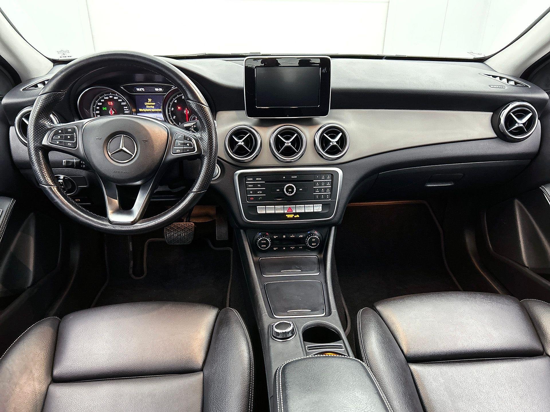 Mercedes-Benz GLA-Klasse 180 Luxury Line | Parkeer PAck | Na, Auto's, 4 cilinders, Wit, 1595 cc, 5 deurs