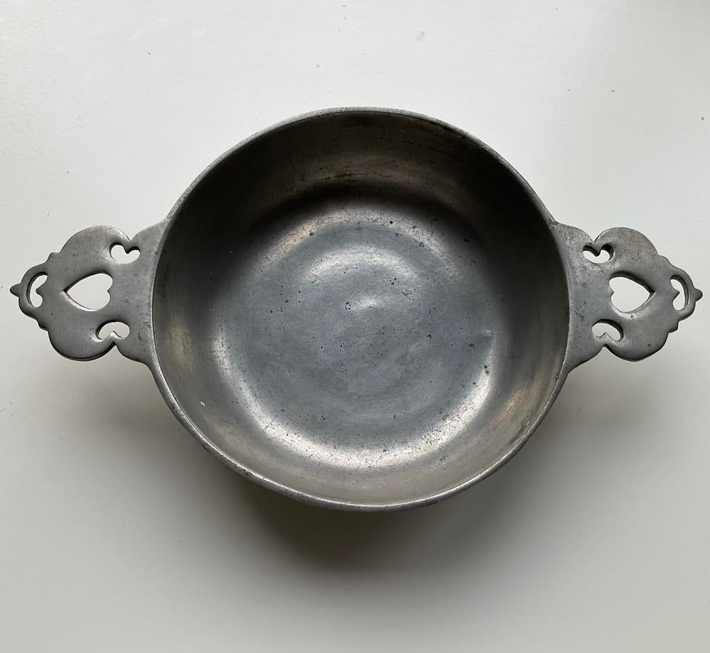 Plat/bol …. Maîtres potiers d’étain à Huy….. année 1974, Enlèvement