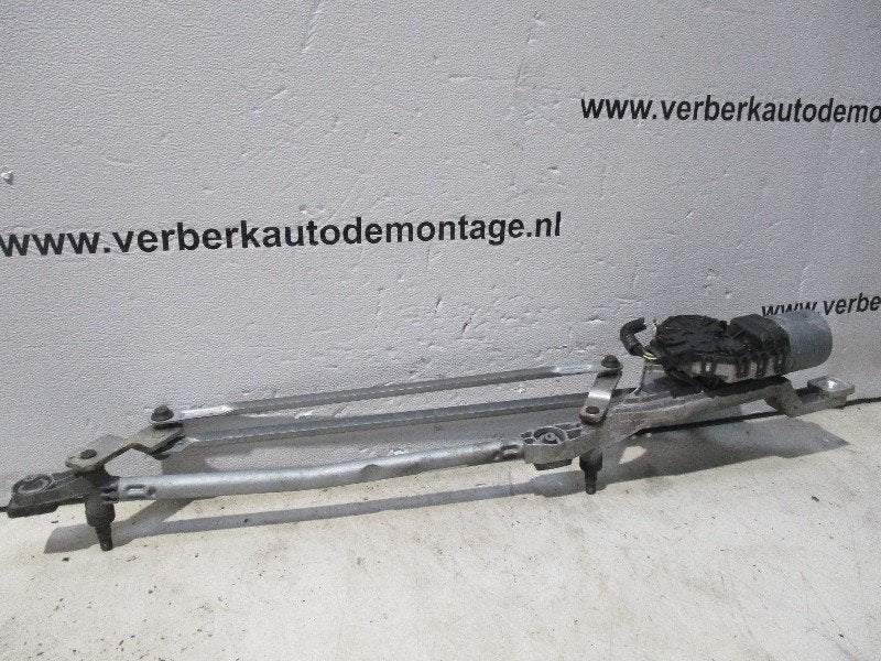 MOTEUR + TRINGLERIE ESSUIE GLACE AVANT Ford Focus 2, Henry-Ford-Straße  1
50735  Köln, DE, Ford-Werke GmbH, Kunden@ford.com, Ford
