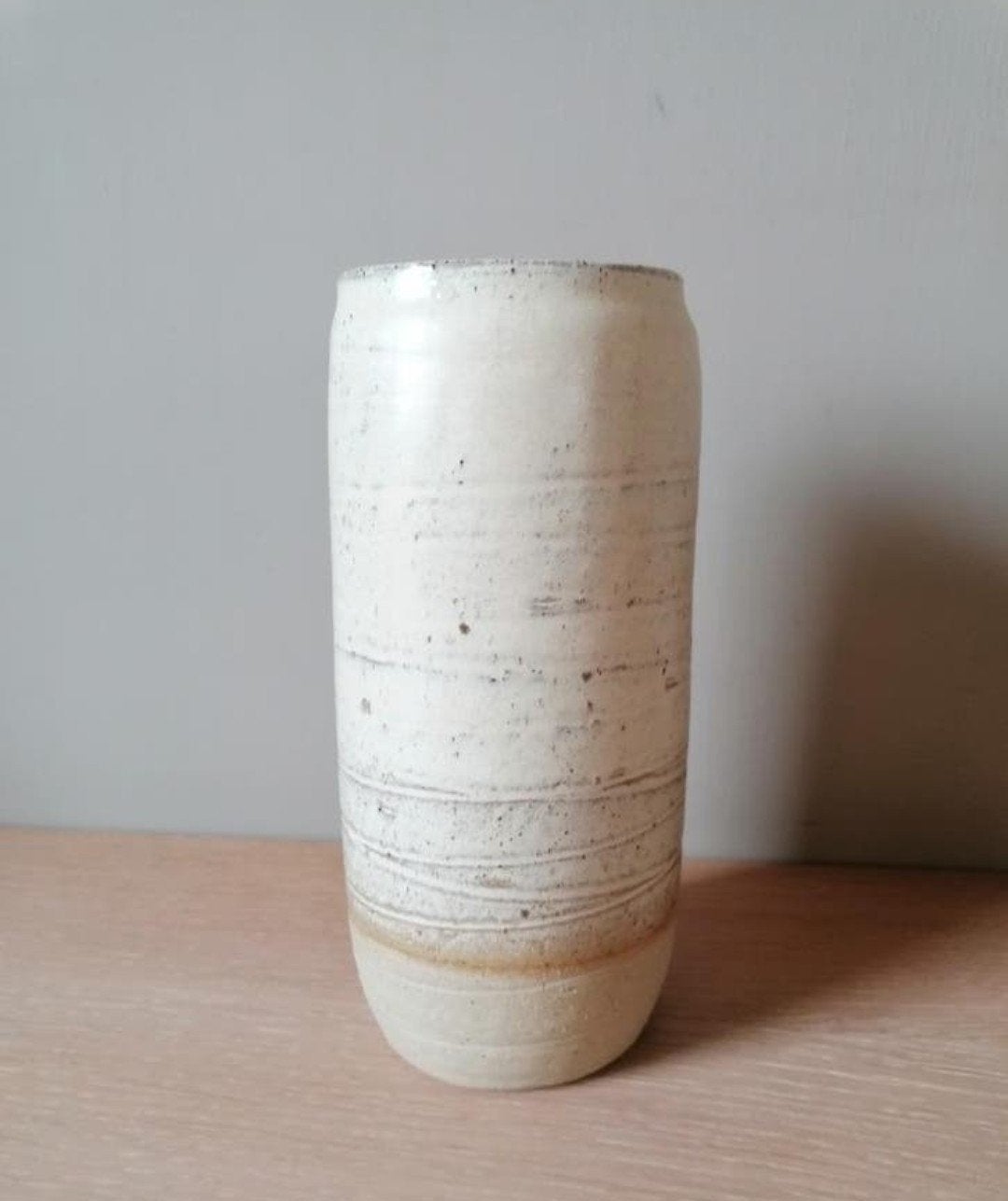 Vase en céramique tourné à la main

Hauteur : 20 cm
Diamètre, Enlèvement ou Envoi