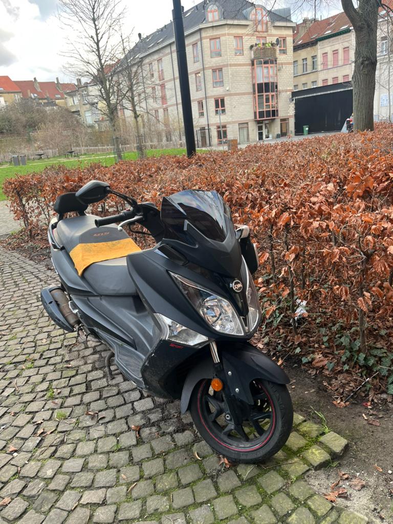 Sym GTS 125 Sport, Fietsen en Brommers, Ophalen, Zo goed als nieuw